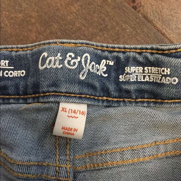 Denim shorts with lace - Picture 2 of 2